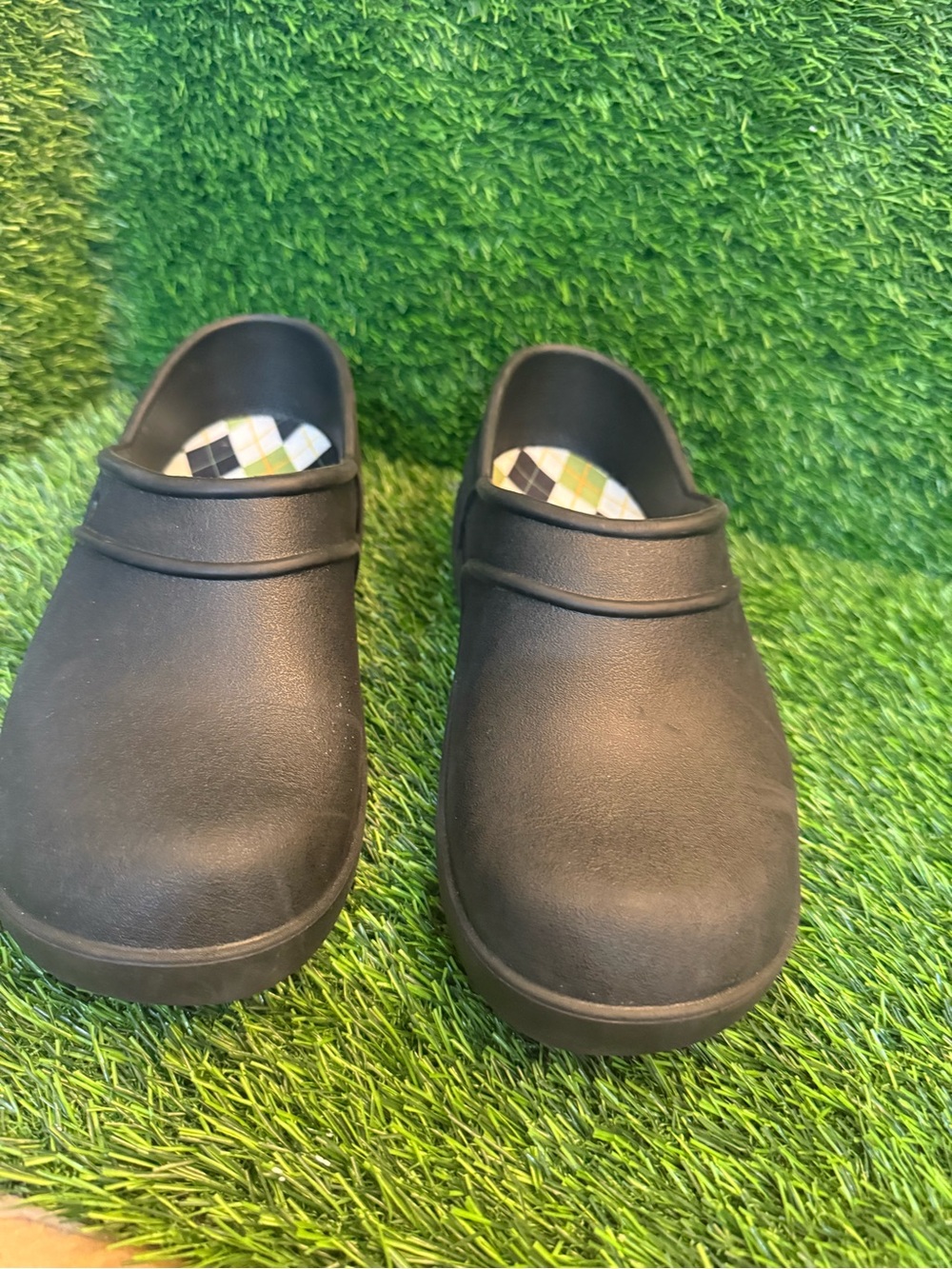 Crocs women solid Black work Slip-On Clogs very clean size 8